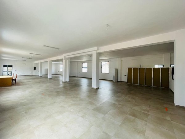 Tirane, jepet me qera ambjent biznesi Kati 1, 430 m² 1.300 € (Sauk)