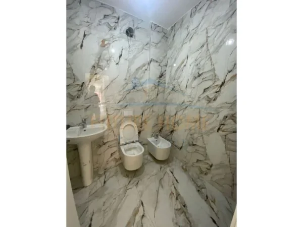 Tirane, shitet apartament 3+1 Kati 2, 155 m² 248.000 € (Rose Garden Residece)