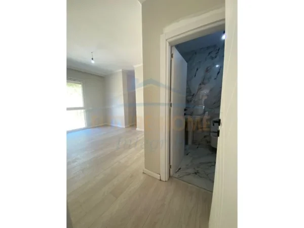 Tirane, shitet apartament 3+1 Kati 2, 155 m² 248.000 € (Rose Garden Residece)