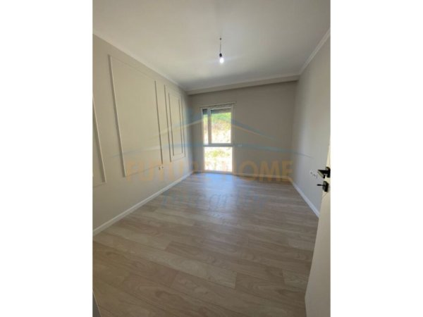 Tirane, shitet apartament 3+1 Kati 2, 155 m² 248.000 € (Rose Garden Residece)