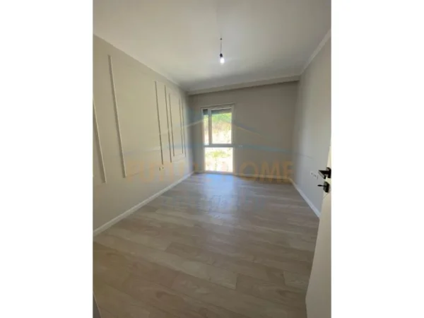 Tirane, shitet apartament 3+1 Kati 2, 155 m² 248.000 € (Rose Garden Residece)
