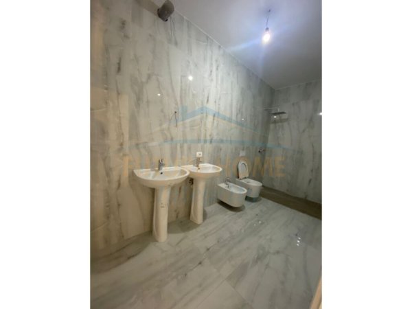 Tirane, shitet apartament 3+1 Kati 2, 155 m² 248.000 € (Rose Garden Residece)