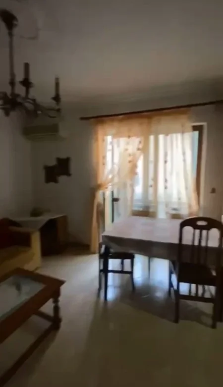 Tirane, jepet me qera apartament 2+1+Ballkon Kati 4, 85 m² 450 € (Bulevardi Zhan Dark)