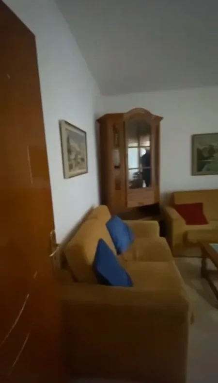 Tirane, jepet me qera apartament 2+1+Ballkon Kati 4, 85 m² 450 € (Bulevardi Zhan Dark)