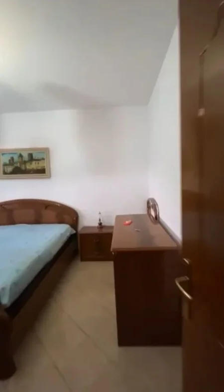 Tirane, jepet me qera apartament 2+1+Ballkon Kati 4, 85 m² 450 € (Bulevardi Zhan Dark)