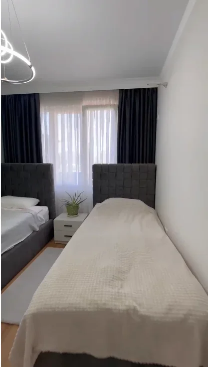 Tirane, jepet me qera 2+1 Kati 5, 125 m² 800 € (Liqeni i Thate)