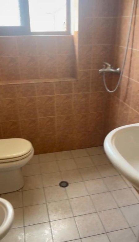 Tirane, jepet me qera apartament 1+1 Kati 3, 50 m² 400 € (Stacioni i trenit)