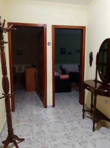 Tirane, jepet me qera apartament 1+1 Kati 4, 53 m² 400 € (Rruga Mihal Grameno)