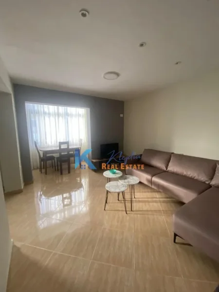 Tirane, jap me qera apartament 1+1 Kati 4, 55 m² 400 € (Brryli)