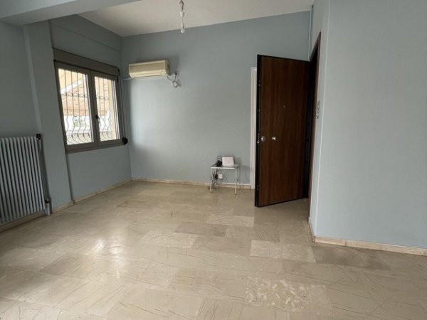 Tirane, jepet me qera Vile 2+1 Kati 1, 95 m² 300 € (bulevardi i ri)