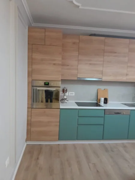 Tirane, jepet me qera apartament 2+1 Kati 1, 70 m² 460 € (medreseja)