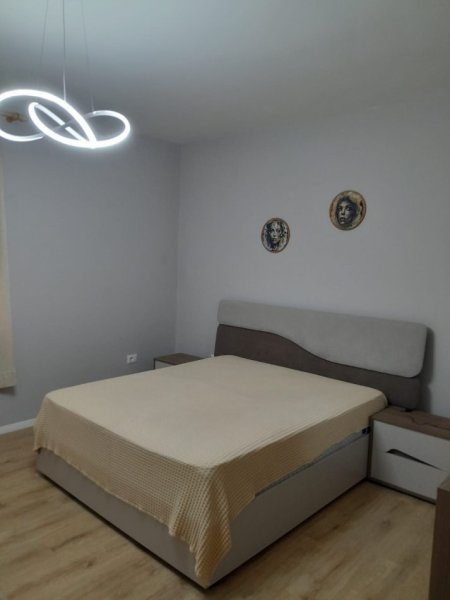 Tirane, jepet me qera apartament 2+1 Kati 1, 70 m² 460 € (medreseja)