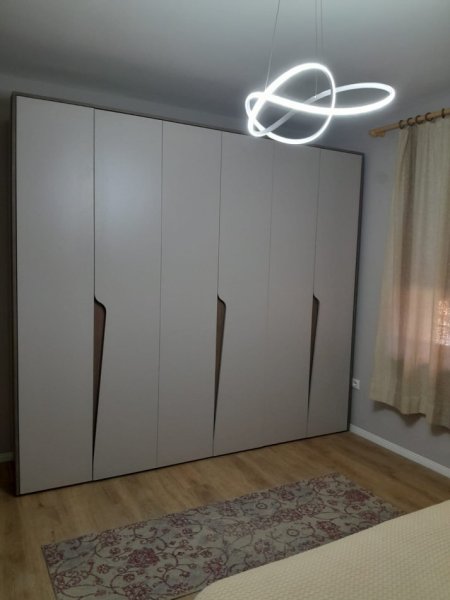 Tirane, jepet me qera apartament 2+1 Kati 1, 70 m² 460 € (medreseja)