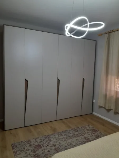 Tirane, jepet me qera apartament 2+1 Kati 1, 70 m² 460 € (medreseja)