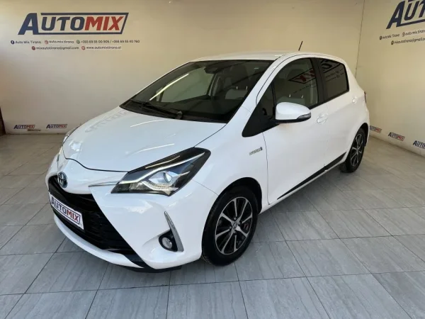 Tirane, shes makine TOYOTA YARIS Benzin, e bardhë automatik Klima 41.000 km 13.900 €