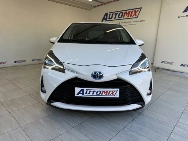 Tirane, shes makine TOYOTA YARIS Benzin, e bardhë automatik Klima 41.000 km 13.900 €