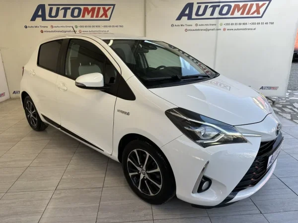 Tirane, shes makine TOYOTA YARIS Benzin, e bardhë automatik Klima 41.000 km 13.900 €