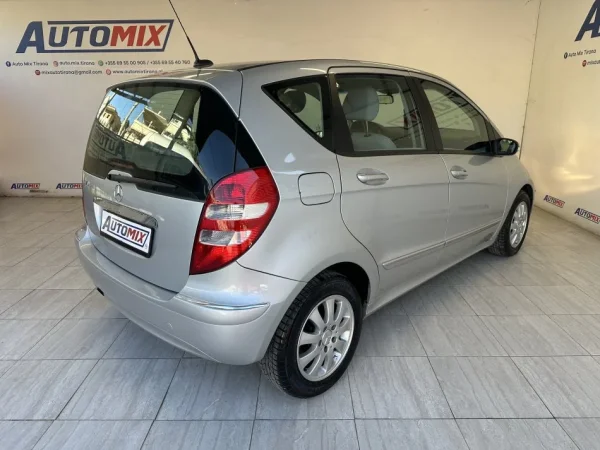 Tirane, shes makine MERCEDES A-CLASS Benzin, gri metalizato automatik Klima 131.000 km 4.300 €