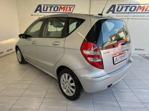 Tirane, shes makine MERCEDES A-CLASS Benzin, gri metalizato automatik Klima 131.000 km 4.300 €