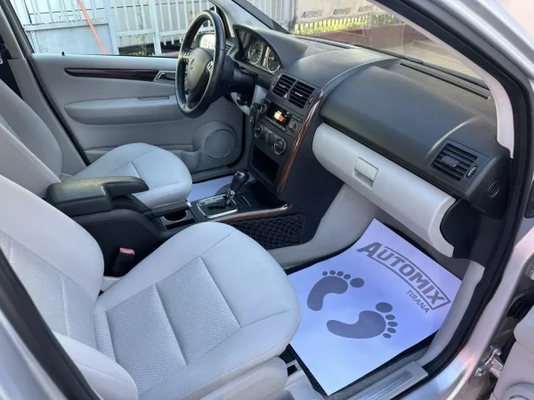 Tirane, shes makine MERCEDES A-CLASS Benzin, gri metalizato automatik Klima 131.000 km 4.300 €