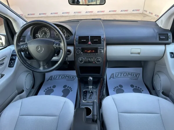 Tirane, shes makine MERCEDES A-CLASS Benzin, gri metalizato automatik Klima 131.000 km 4.300 €