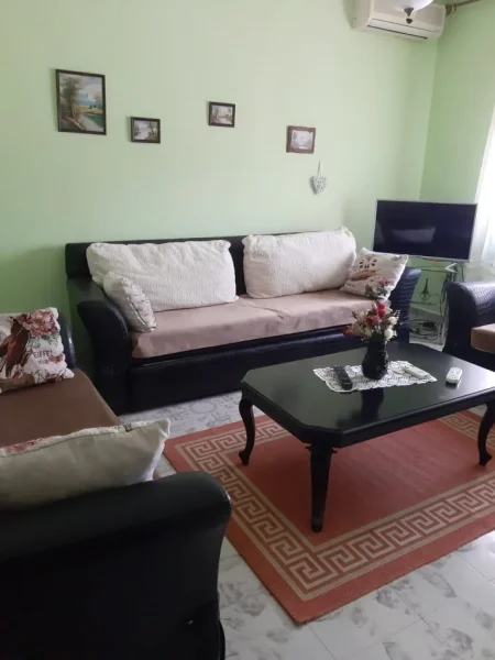Tirane, jepet me qera apartament 1+1+Ballkon Kati 4, 60 m² 400 € (ISH TREGU ELEKTRIK)