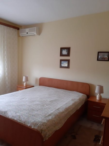 Tirane, jepet me qera apartament 1+1+Ballkon Kati 4, 60 m² 400 € (ISH TREGU ELEKTRIK)