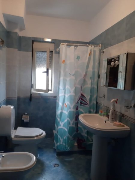 Tirane, jepet me qera apartament 1+1+Ballkon Kati 4, 60 m² 400 € (ISH TREGU ELEKTRIK)