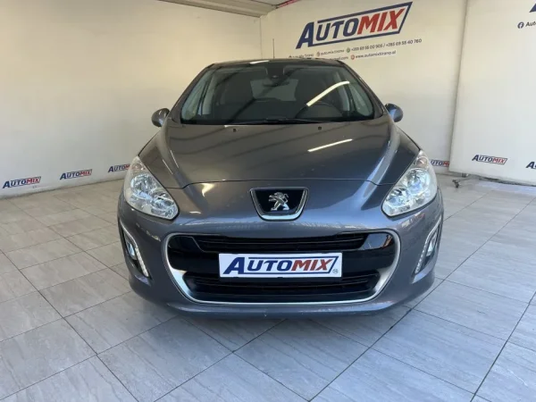 Tirane, shes makine PEUGEOT 308 Nafte, gri e erret automatik Klima 221.000 km 6.300 €
