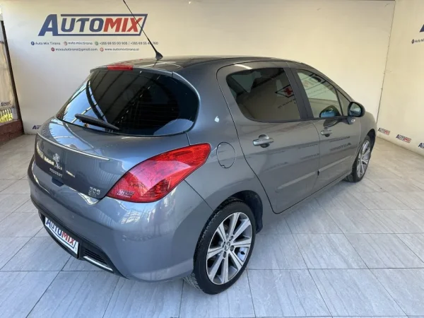 Tirane, shes makine PEUGEOT 308 Nafte, gri e erret automatik Klima 221.000 km 6.300 €