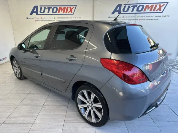 Tirane, shes makine PEUGEOT 308 Nafte, gri e erret automatik Klima 221.000 km 6.300 €