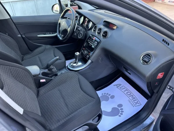 Tirane, shes makine PEUGEOT 308 Nafte, gri e erret automatik Klima 221.000 km 6.300 €