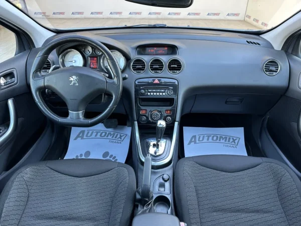 Tirane, shes makine PEUGEOT 308 Nafte, gri e erret automatik Klima 221.000 km 6.300 €