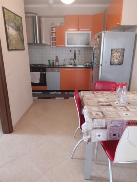 Tirane, jepet me qera apartament 3+1+Ballkon, Kati 6, 81 m² 500 € (rruga e dafinave)