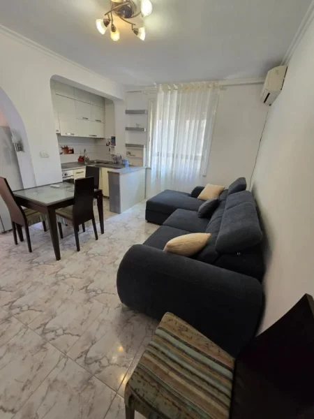 Tirane, shes apartament 1+1 Kati 3, 50 m² 88.000 € (Rruga Hoxha Tahsim)