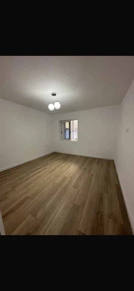 Ambient biznesi per Qira tek Rr. Kongresi i Manastirit.