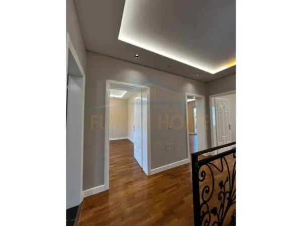 Shqiperi, shitet 4+1 Kati 2, 420 m² 700.000 € (Sauk I Ri)