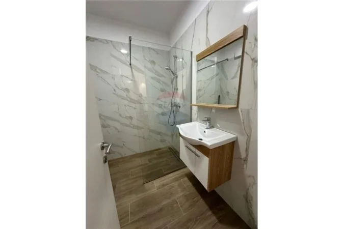 Tirane, jepet me qera apartament 1+1 Kati 3, 74 m² 650 € (RRuga kavajes)