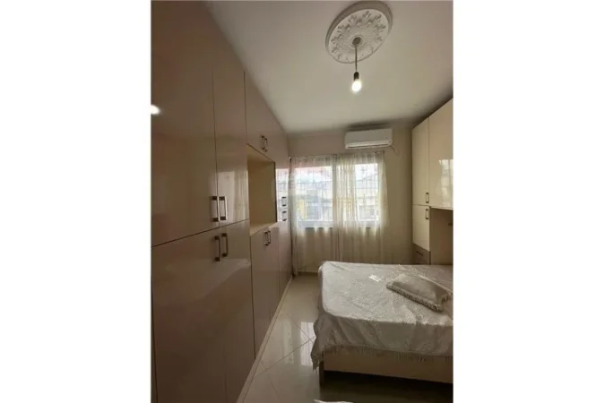 Tirane, jepet me qera apartament 1+1 Kati 7, 100 m² 500 € (astir)