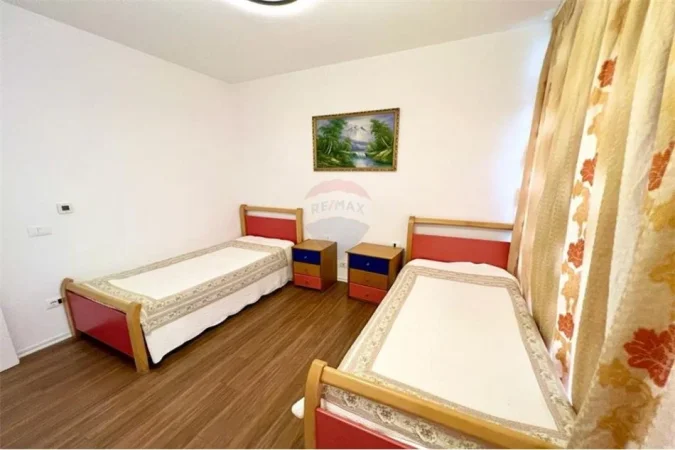Tirane, jepet me qera Vile 2+1+Ballkon Kati 3, 130 m² 600 € (rruga e elbasanit)