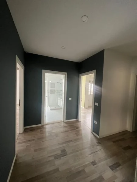 Tirane, jepet me qera zyre Kati 3, 130 m² 1.200 € (SHESHI WILLSON)