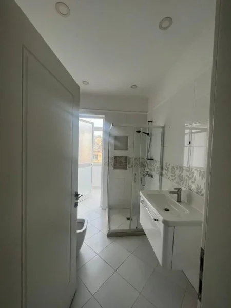 Tirane, jepet me qera zyre Kati 3, 130 m² 1.200 € (SHESHI WILLSON)