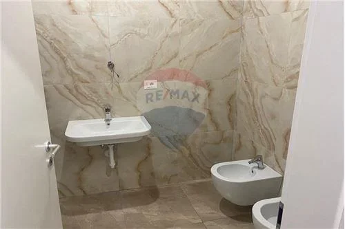 Tirane, jepet me qera apartament 2+1 Kati 4, 83 m² 500 € (Ali Demi, Shqipëri)