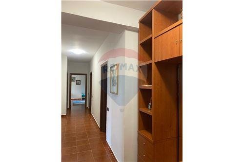 Tirane, jepet me qera apartament 2+1 Kati 10, 124 m² 600 € (Komuna e Parisit, Shqipëri)