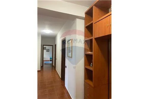 Tirane, jepet me qera apartament 2+1 Kati 10, 124 m² 600 € (Komuna e Parisit, Shqipëri)