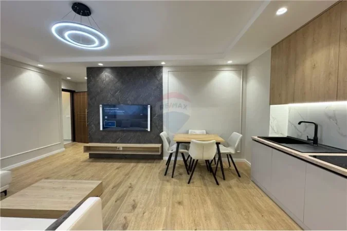Tirane, shitet apartament 1+1 Kati 3, 64 m² 164.000 € (21 dhjetori)