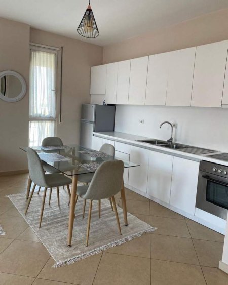 Tirane, jepet me qera apartament 2+1+BLK Kati 5, 105 m² 400 Euro (Spitali Amerikan 3)