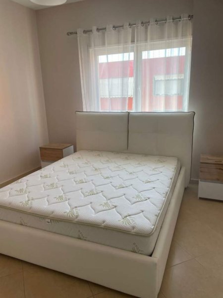 Tirane, jepet me qera apartament 2+1+BLK Kati 5, 105 m² 400 Euro (Spitali Amerikan 3)