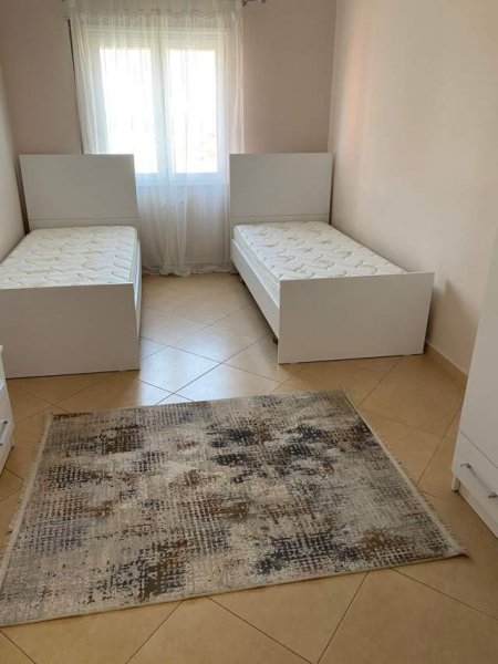 Tirane, jepet me qera apartament 2+1+BLK Kati 5, 105 m² 400 Euro (Spitali Amerikan 3)