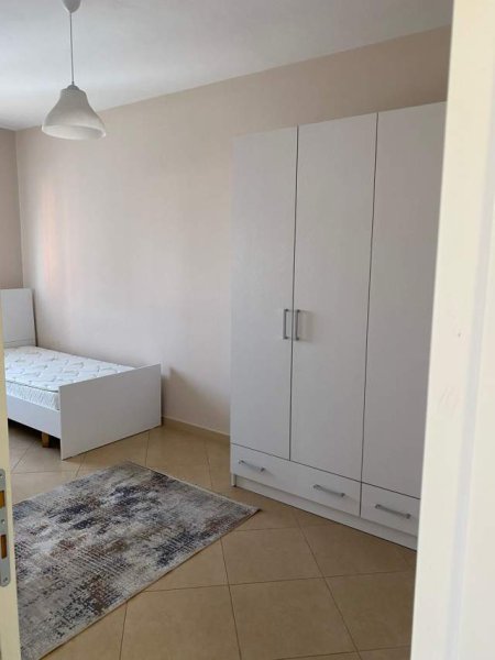 Tirane, jepet me qera apartament 2+1+BLK Kati 5, 105 m² 400 Euro (Spitali Amerikan 3)